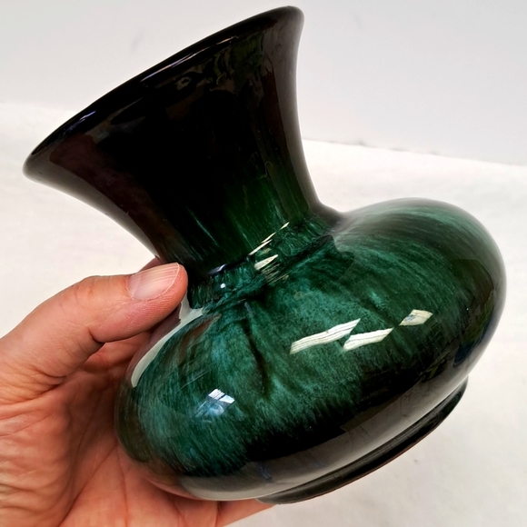 Vintage BlueMountain Pottery teal drip glaze vase made in Canada - Picture 5 of 6